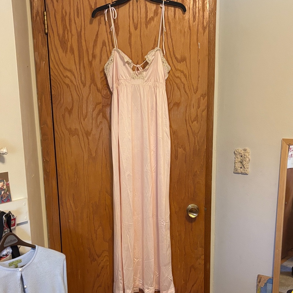 1940’s Vintage Pink Lace Trim Nightgown